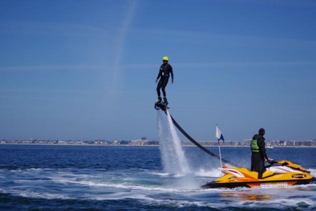 Aqua Jet Pornichet, situé à moins d'une heure de Nantes, vous propose du Flyboard et de l'Hoverboard !