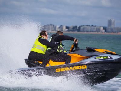 Aqua Jet Pornichet vous accueille pour des baptêmes de scooter des mers à Pornichet !