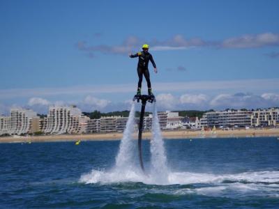 Du Flyboard dans la baie de La Baule ? C'est possible à Aqua Jet Pornichet !