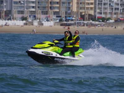 Aqua Jet Pornichet vous propose l'activité scooter des mers près de La Baule !