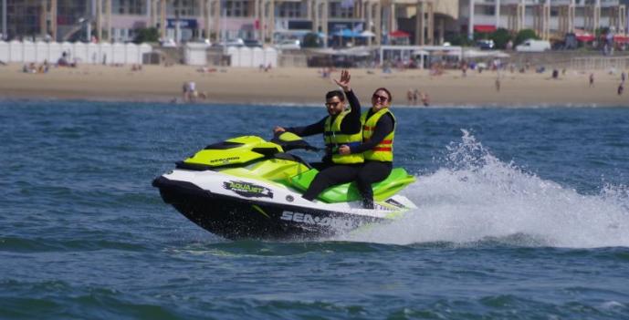 Aqua Jet Pornichet vous propose l'activité scooter des mers près de La Baule !