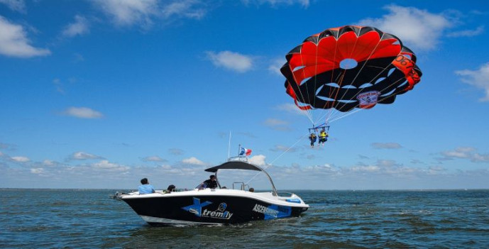 Aqua Jet Pornichet vous propose du Parachute ascensionnel en Loire-Atlantique ! 