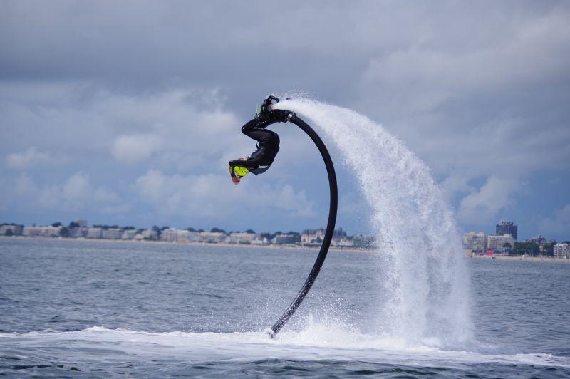 Aqua Jet Pornichet vous propose des sessions de Flyboard et d'Hoverboard à Pornichet ! 