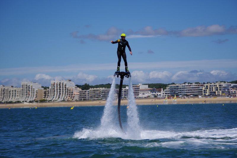 Du Flyboard dans la baie de La Baule ? C'est possible à Aqua Jet Pornichet !