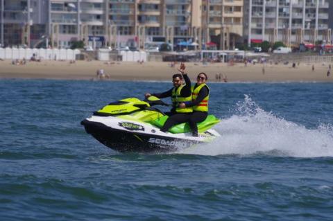 Aqua Jet Pornichet vous propose l'activité scooter des mers près de La Baule !